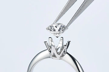 婚約指輪のダイヤモンドは何カラットを選ぶべき？